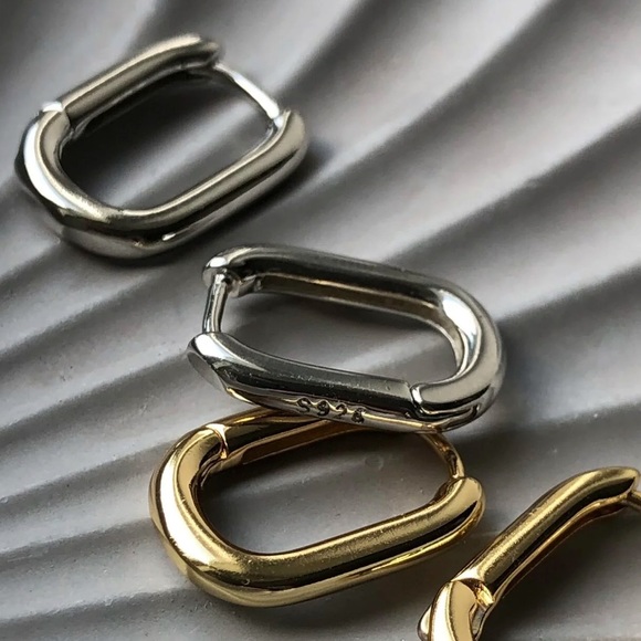 Ster.Silver small classic huggie earrings - Picture 3 of 4